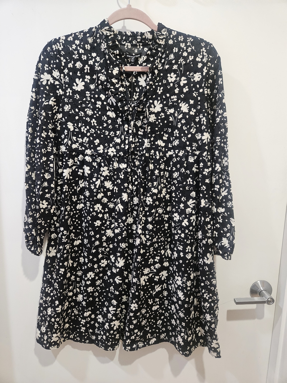 Who What Wear Black and White Floral Ruffle Tunic